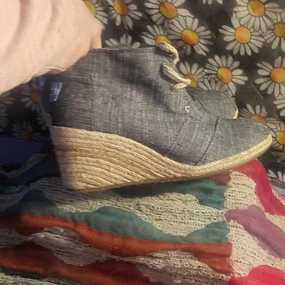 Ladies Toms Shoes Gently Worn Size 7.5 - Picture 6 of 8